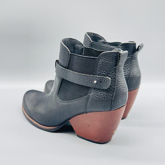 Korks Boots Womens 10 Black Pebbled Leather Ease Ankle Booties Strap Block Heel - Picture 6 of 13